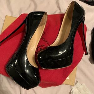 Bianca size 39...very good condition. Love these